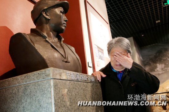 ��������Ӣ�۽���������Ƭ�������в����