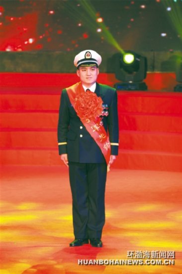 �ǡ�����ǿ���ȷ桱����ɽ����ͧ���ν̵�Ա֣ΰΰ