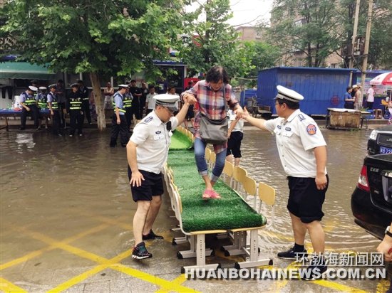 ѧУ��ǰ��ˮ�ɺ�ů�Ļ�����������Ȧ