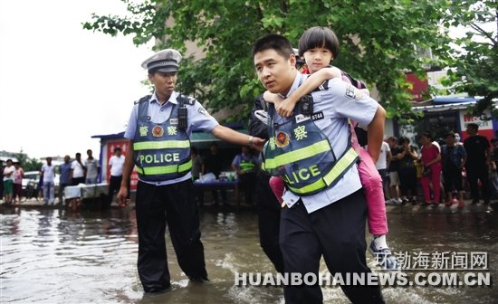 ѧУ��ǰ��ˮ�ɺ�ů�Ļ�����������Ȧ