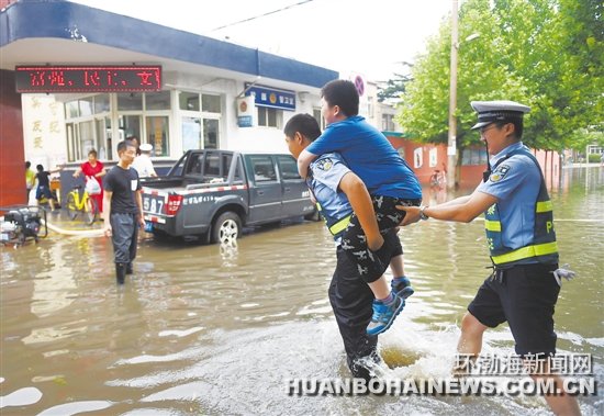 ѧУ��ǰ��ˮ�ɺ�ů�Ļ�����������Ȧ