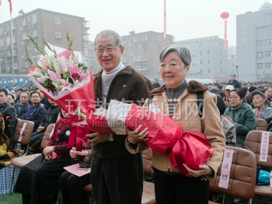 ��ɽ����һ��ϲӭ��У90����