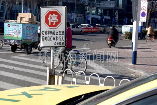 ��ɽ��·���������־ ����Ҫͣ�����У�