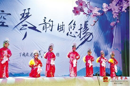 �ྩСѧ����ʮ�Ŵ��񴫳м���Ϸ��