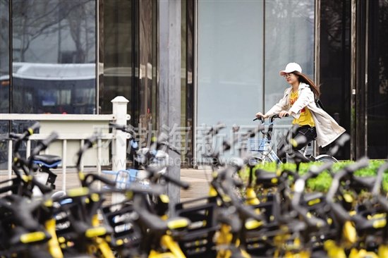 12������������������ɽ����ɫ���У���ͼ��