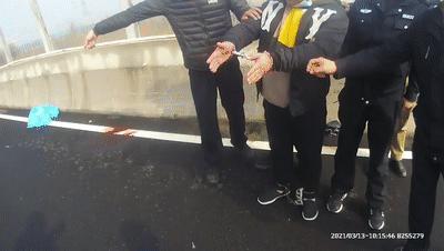 7126ac6d8bb41a4d81a00a94352d72eb.gif